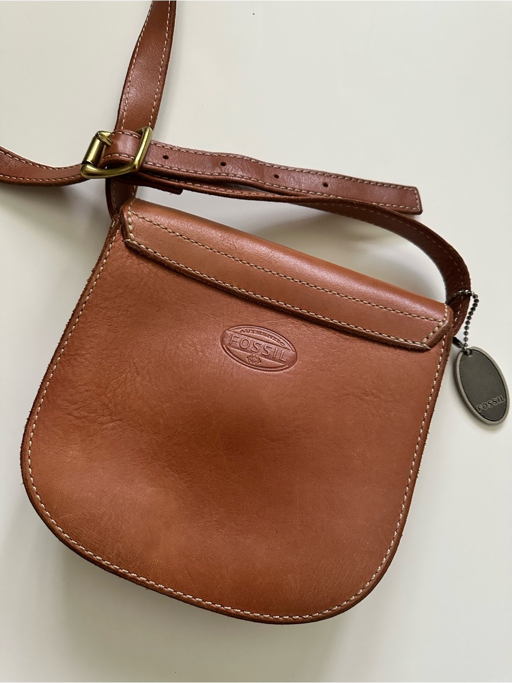 Fossil Tan Genuine Leather Crossbody Saddle Bag with Brass Hardware - Picture 3 of 6